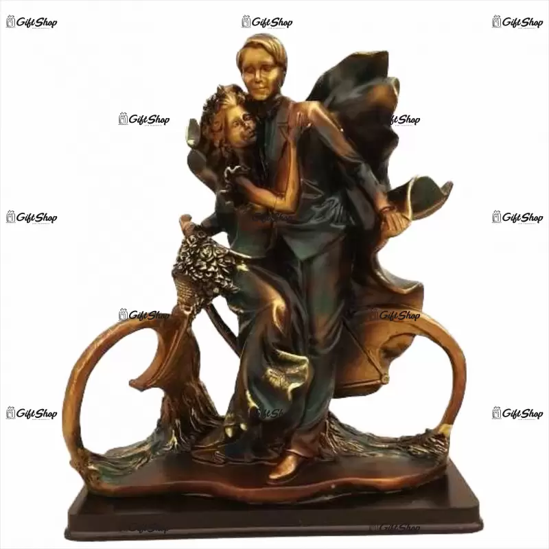 Baiat cu fata pe bicleta, statueta din rasina